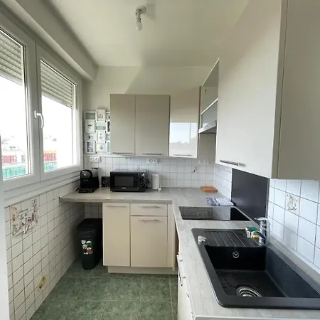 L'émeraude Gare Un à Part * Metz